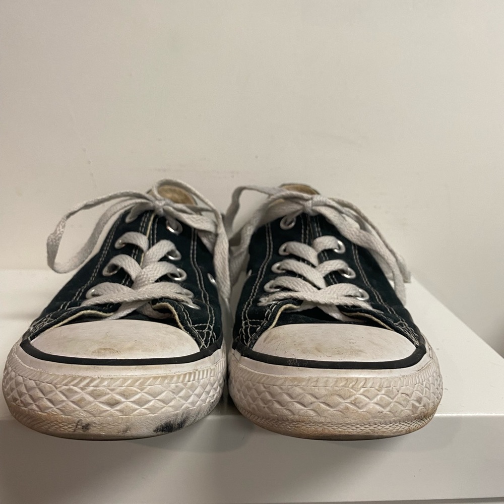 Girls Converse Chuck Taylor All Star Classic Low Tops.